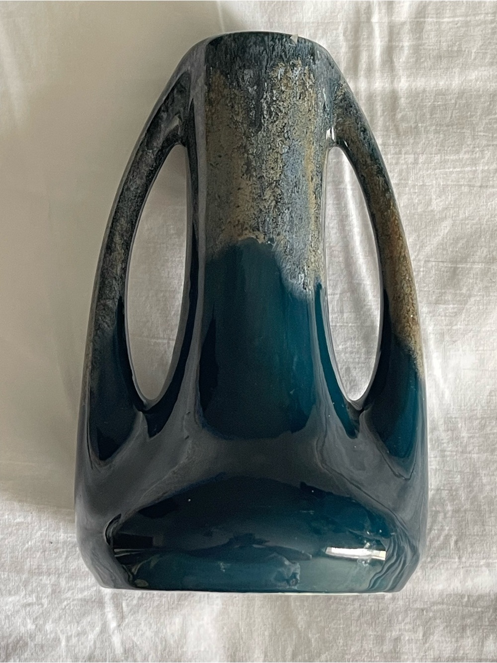 VINTAGE MCM 7” STUDIO ART DECO TEAL & SAND GLAZED 2 HANDLED POTTERY VASE